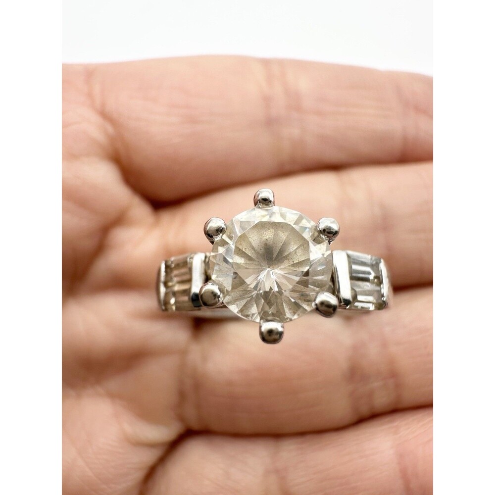 STERLING SILVER ENGAGEMENT RING WITH CUBIC ZIRCONIA SIZE 7